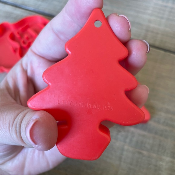 Vintage Christmas Cookie Cutters 1978 - Picture 7 of 7